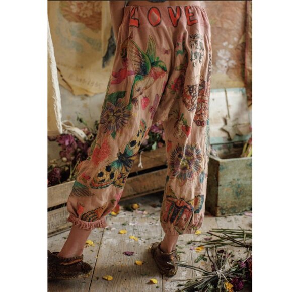 Magnolia Pearl Applique La Jolla Joggers, Sunfaded Acai OS - Picture 2 of 11